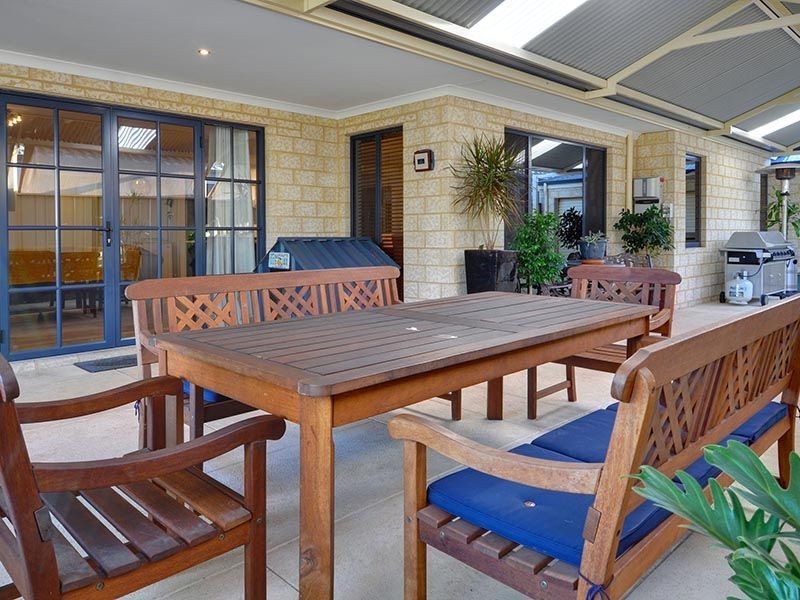 25 Montgomery Drive, Success WA 6164