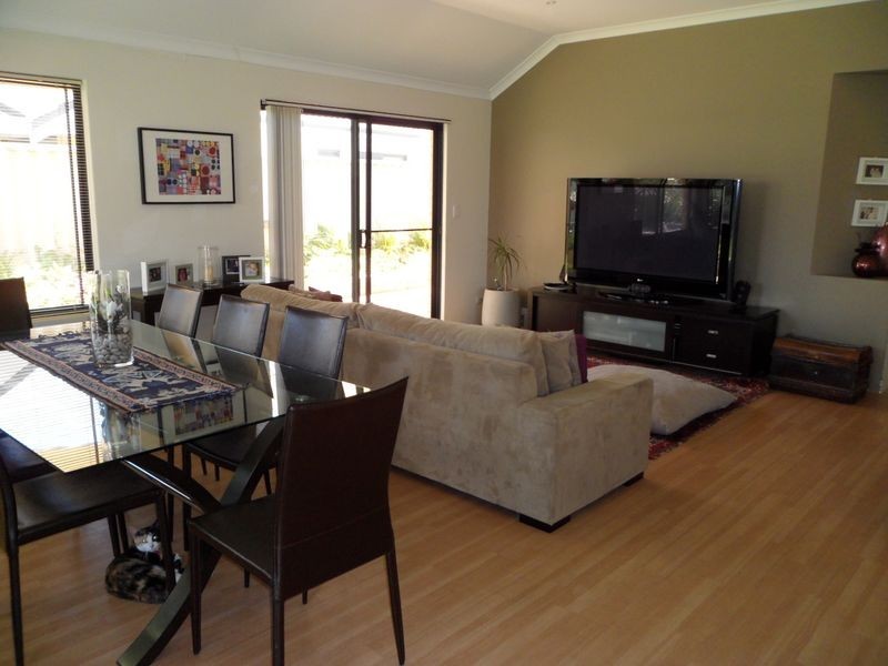 34 Freshwater Drive, Atwell WA 6164