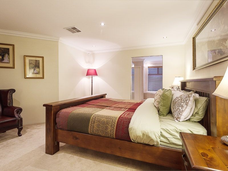 2 Gervase Avenue, Success WA 6164