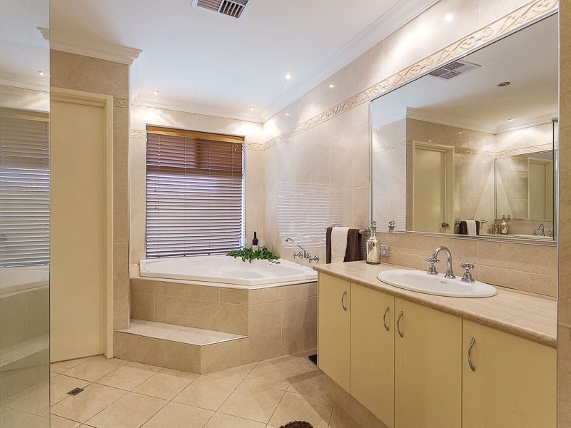 2 Gervase Avenue, Success WA 6164