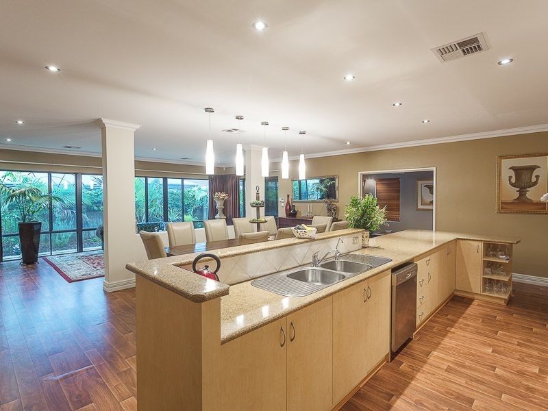 2 Gervase Avenue, Success WA 6164