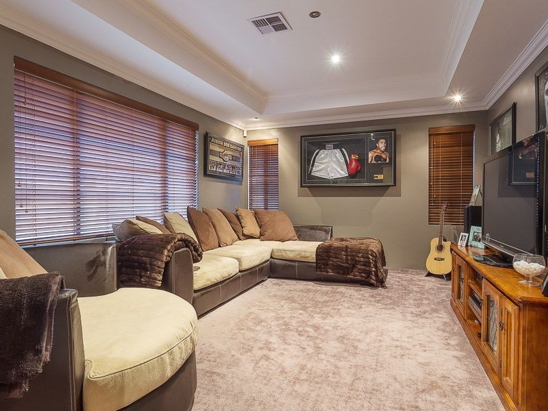 2 Gervase Avenue, Success WA 6164