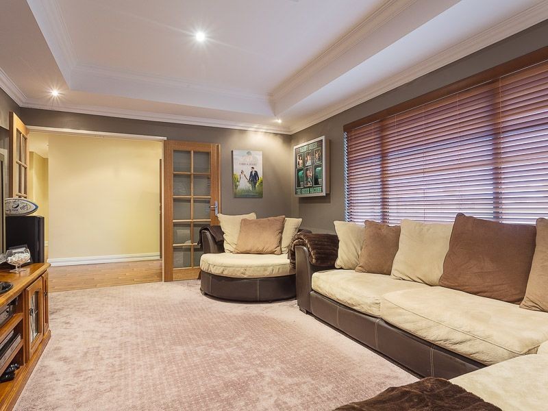 2 Gervase Avenue, Success WA 6164