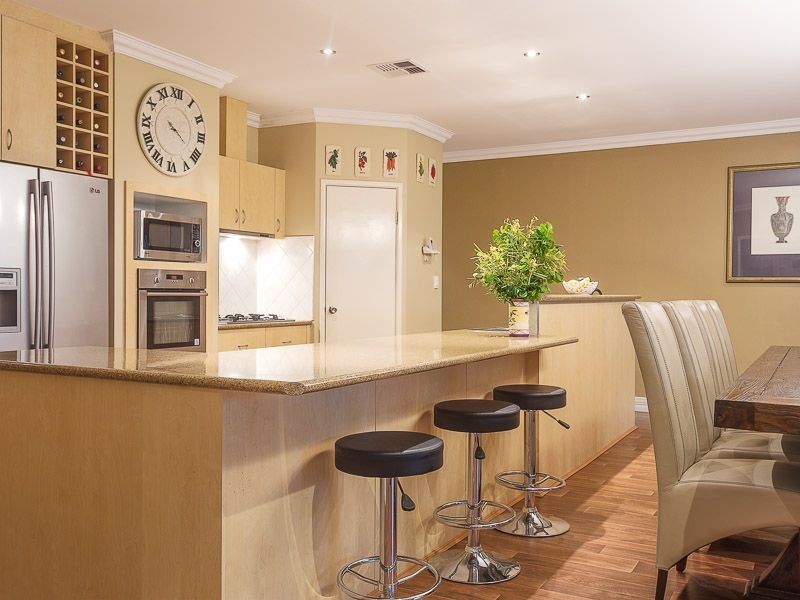 2 Gervase Avenue, Success WA 6164