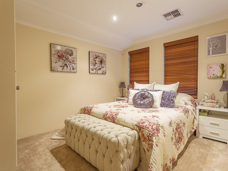 2 Gervase Avenue, Success WA 6164