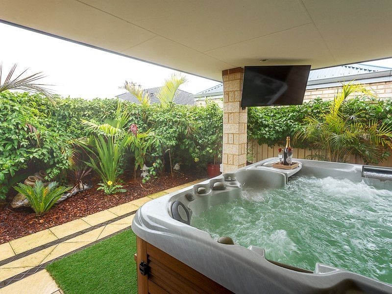 2 Gervase Avenue, Success WA 6164
