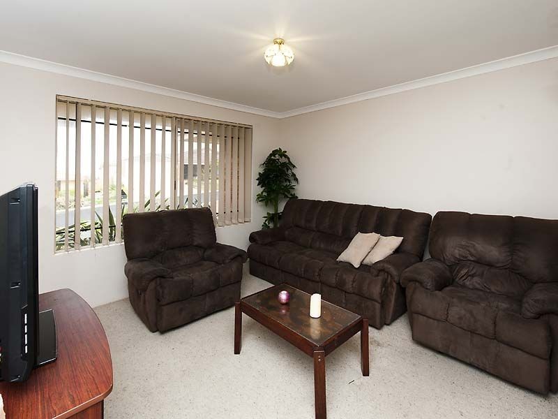 7 Wintersweet Place, Halls Head WA 6210