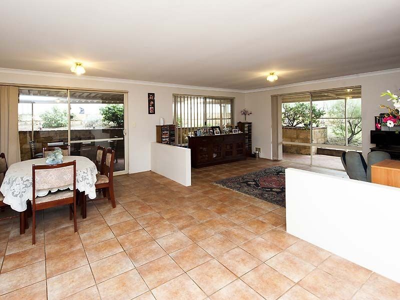 7 Wintersweet Place, Halls Head WA 6210