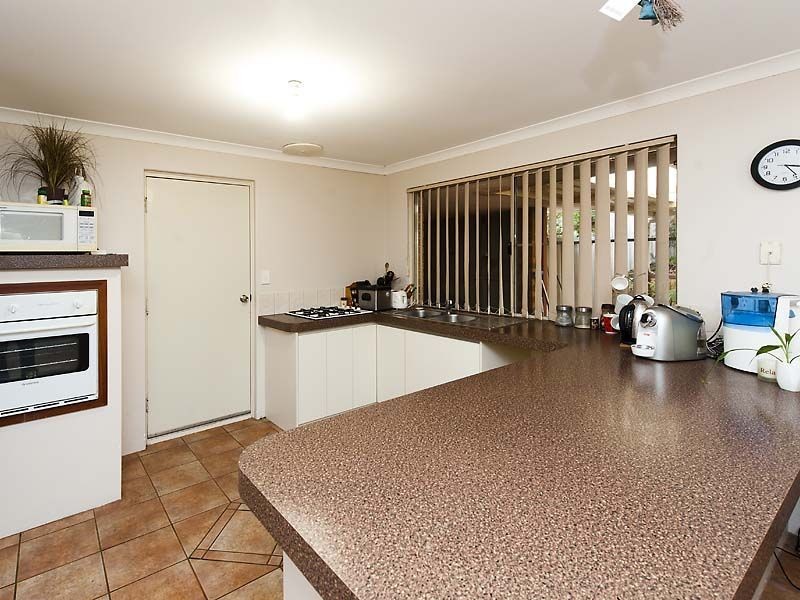 7 Wintersweet Place, Halls Head WA 6210