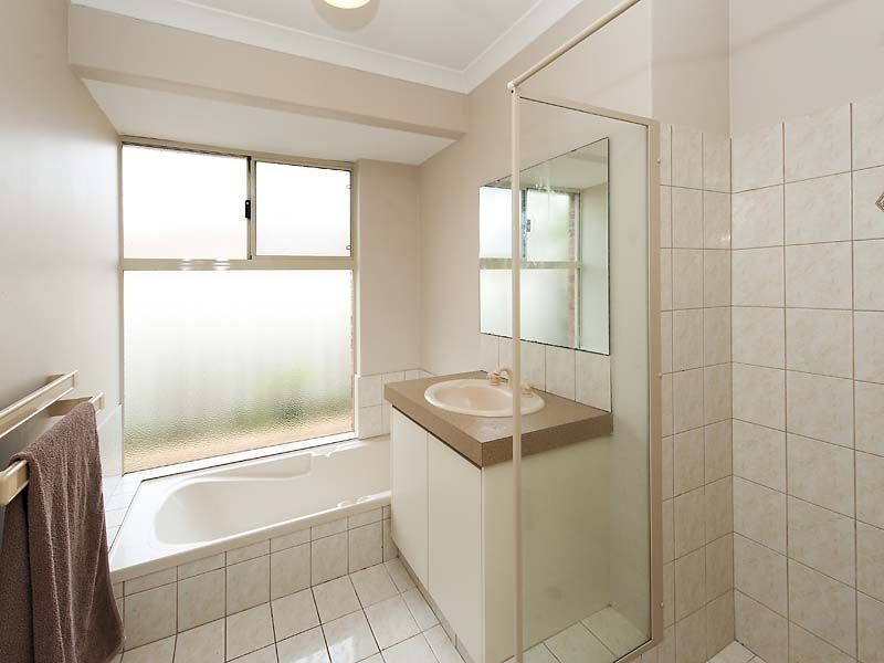 7 Wintersweet Place, Halls Head WA 6210