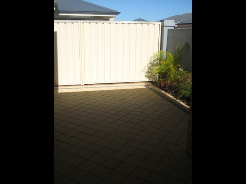 10 Goulburn Approach, Hammond Park WA 6164