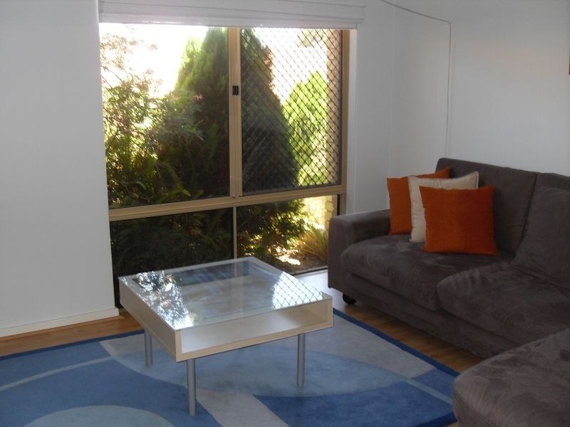 11/12 Philmore Crescent, Kardinya WA 6163