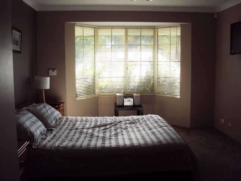 4 Derwent Crescent, Success WA 6164