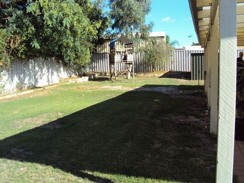 4 Derwent Crescent, Success WA 6164