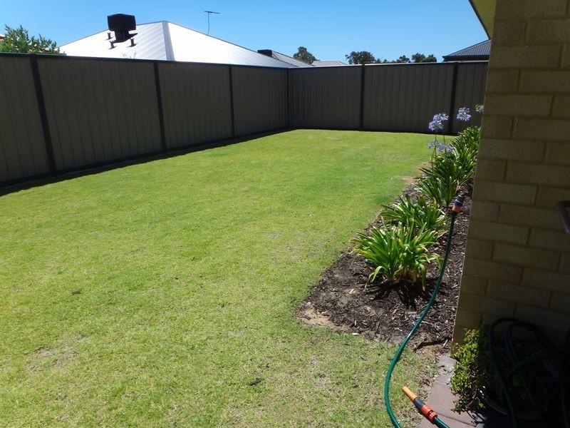 16 Calneggia Drive, Byford WA 6122
