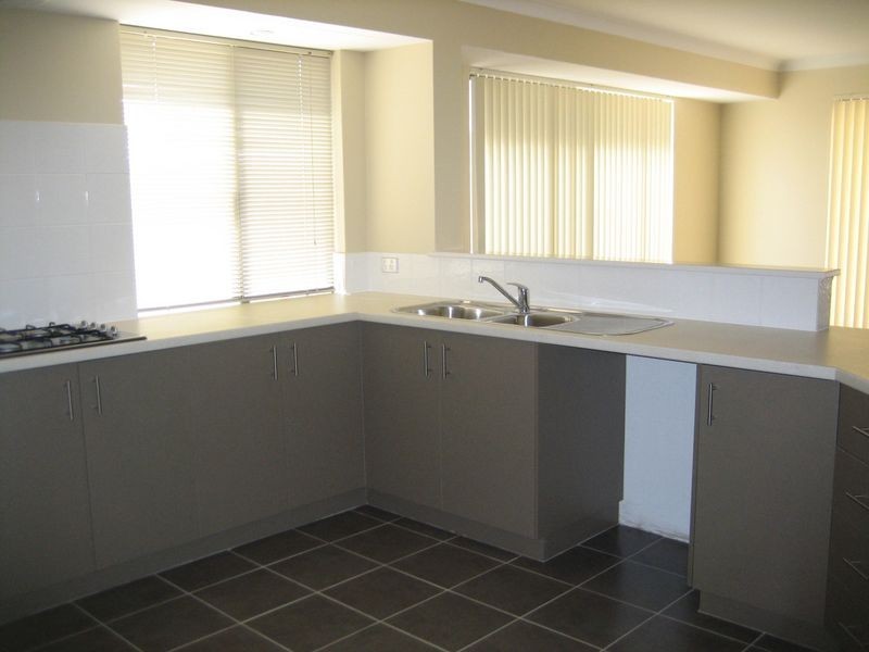 79 Harmony Avenue, Atwell WA 6164