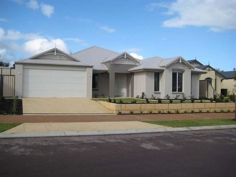 2 Weymouth Road, Aubin Grove WA 6164