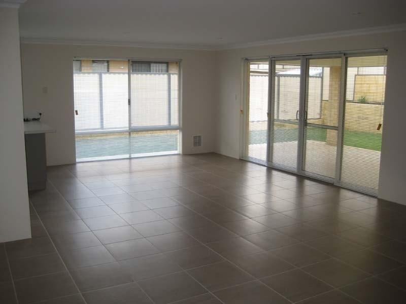 2 Weymouth Road, Aubin Grove WA 6164