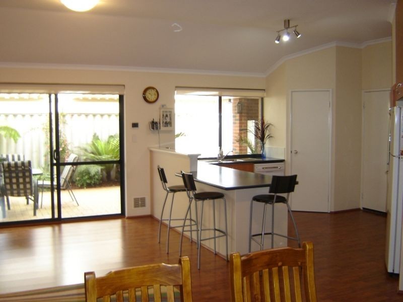26 Avon Crescent, Atwell WA 6164