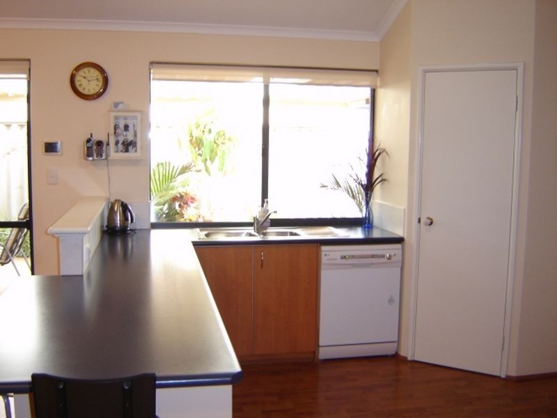 26 Avon Crescent, Atwell WA 6164
