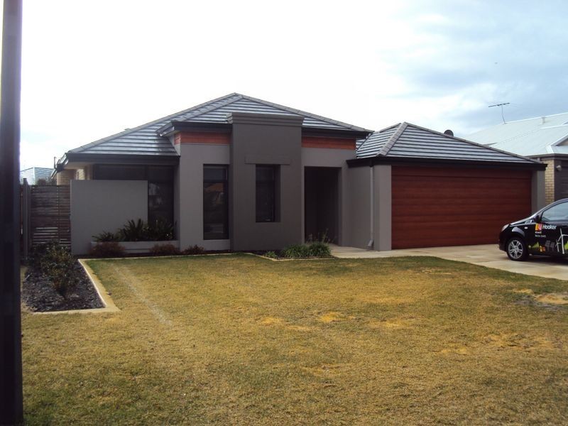 4 Versailles Parkway, Aubin Grove WA 6164