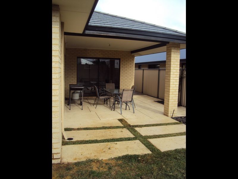 4 Versailles Parkway, Aubin Grove WA 6164