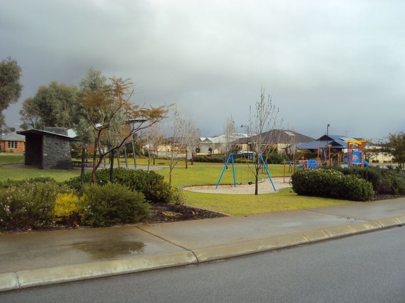 4 Versailles Parkway, Aubin Grove WA 6164