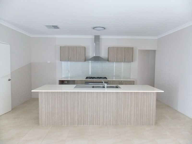 4 Blossom Chase, Aubin Grove WA 6164