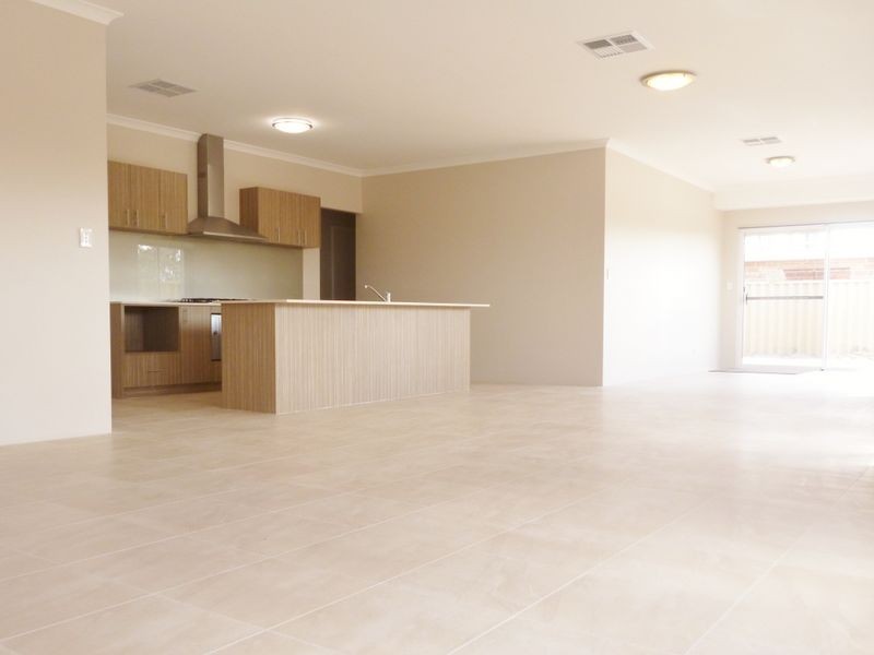 4 Blossom Chase, Aubin Grove WA 6164