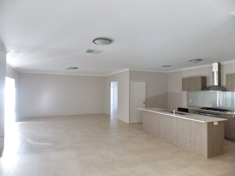 4 Blossom Chase, Aubin Grove WA 6164