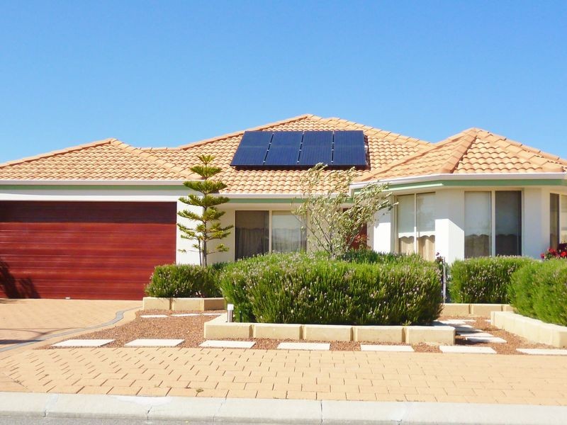 4 Plymouth Corner, Success WA 6164