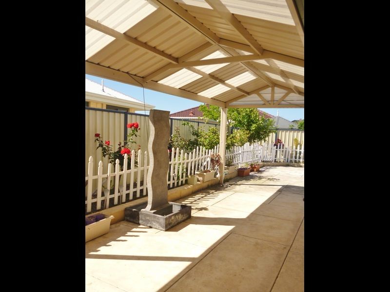 4 Plymouth Corner, Success WA 6164