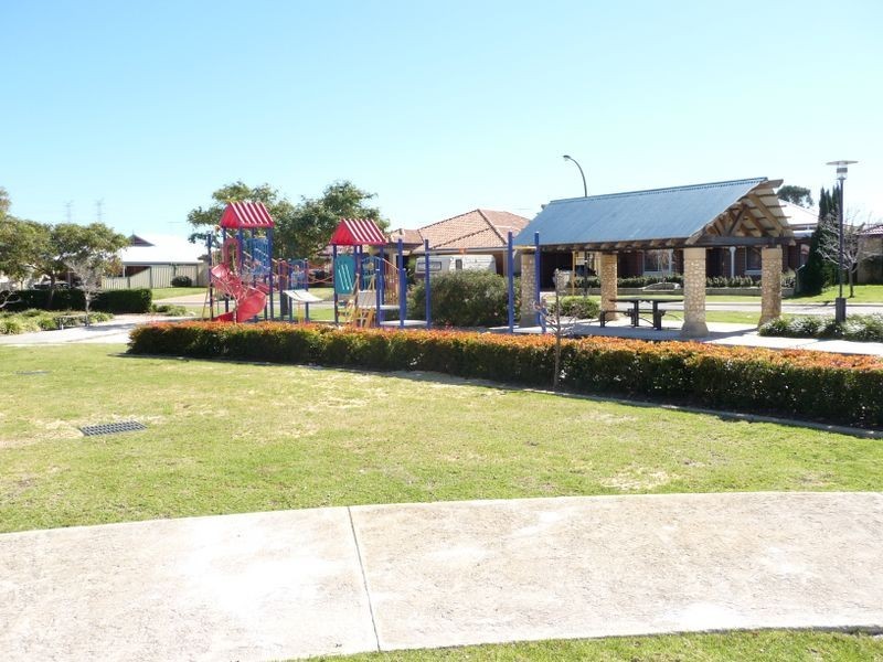 13 Reeves Entrance, Success WA 6164