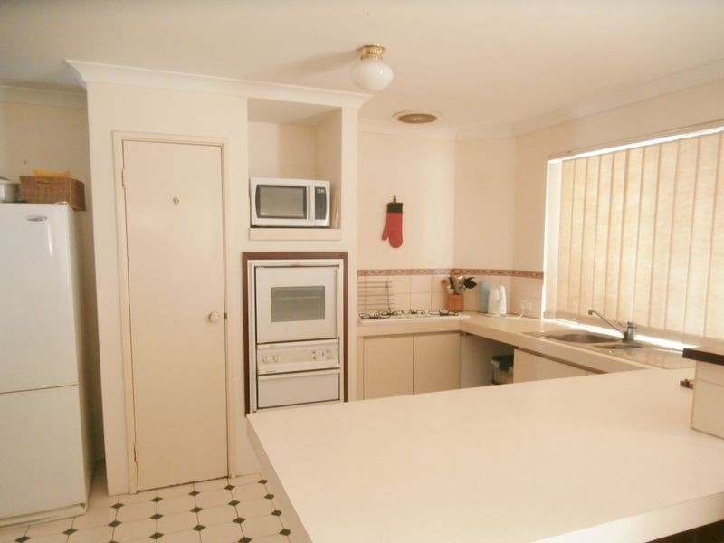 6 Naylor Close, Atwell WA 6164