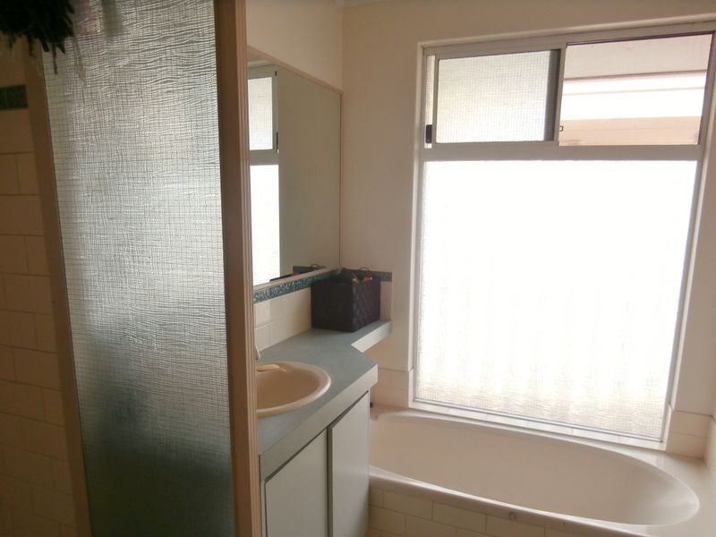 6 Naylor Close, Atwell WA 6164