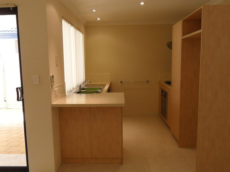 8/31 Barfield Road, Hammond Park WA 6164