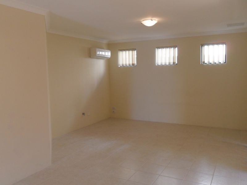 8/31 Barfield Road, Hammond Park WA 6164