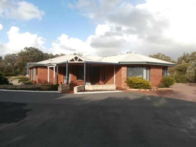 290 Foxton Drive, Oakford WA 6121