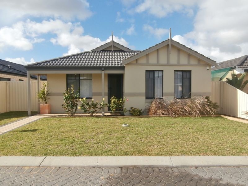 8 Salerno Approach, Piara Waters WA 6112