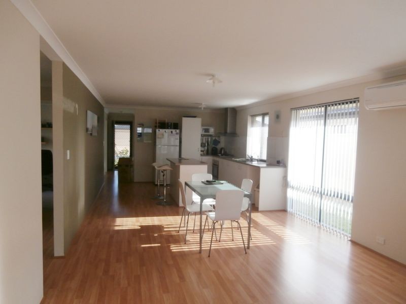 8 Salerno Approach, Piara Waters WA 6112