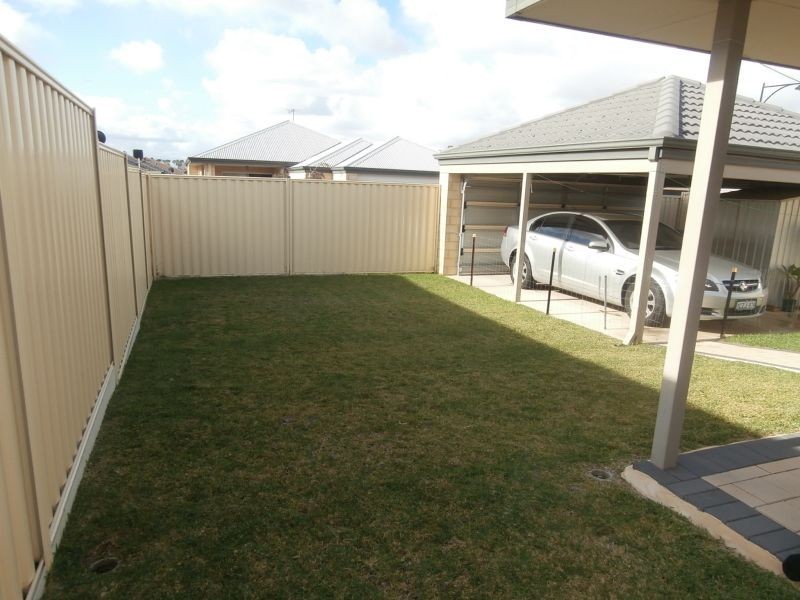 8 Salerno Approach, Piara Waters WA 6112