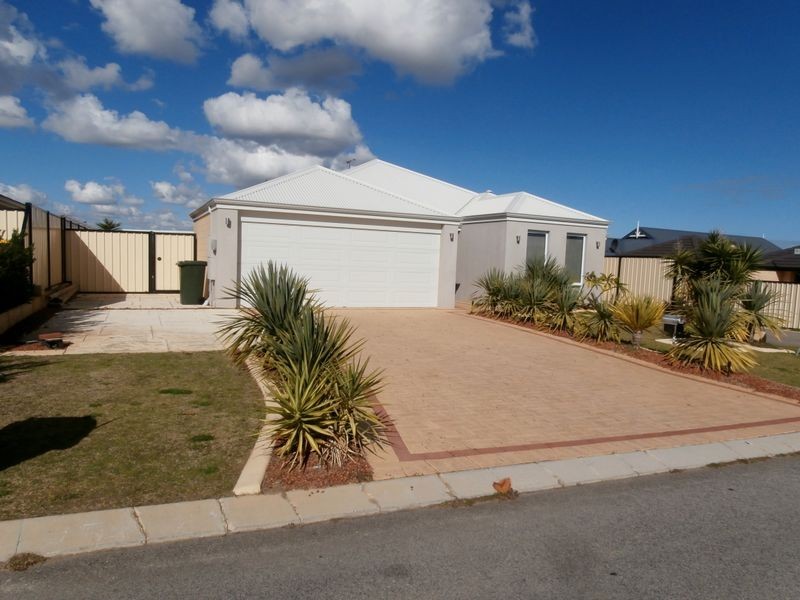 14 Grand Oak Drive, Clarkson WA 6030