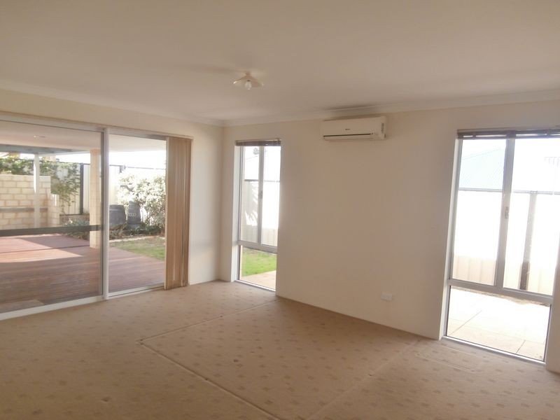 14 Grand Oak Drive, Clarkson WA 6030