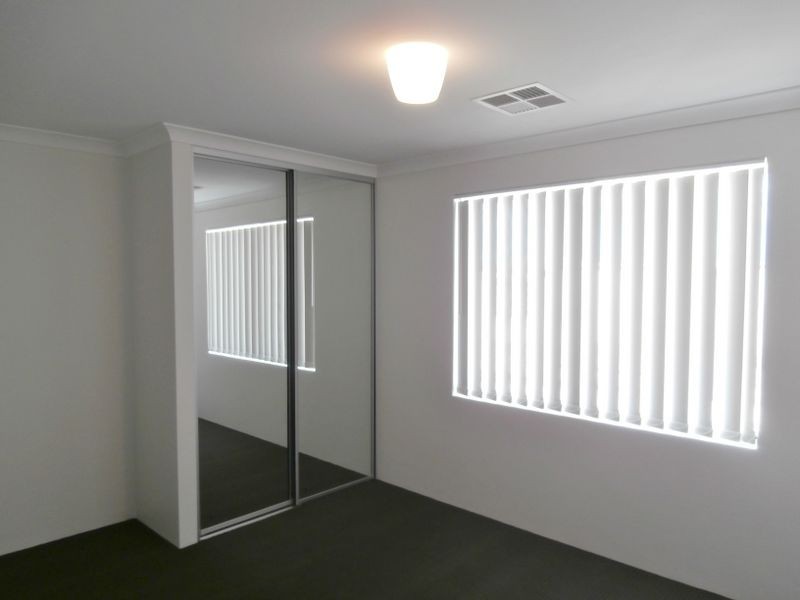 33 Leroy Way, Piara Waters WA 6112