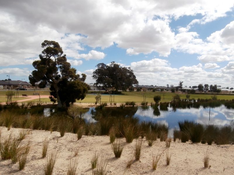 33 Leroy Way, Piara Waters WA 6112