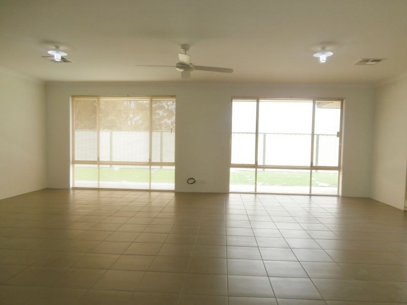 36 Baumea Turn, Hammond Park WA 6164