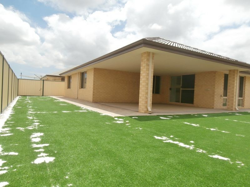 36 Baumea Turn, Hammond Park WA 6164