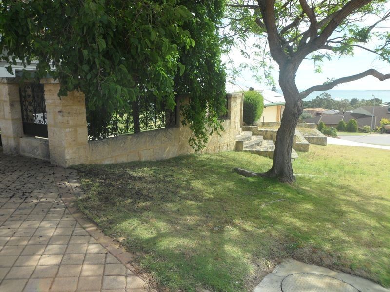 8 Anitra Court, Coogee WA 6166