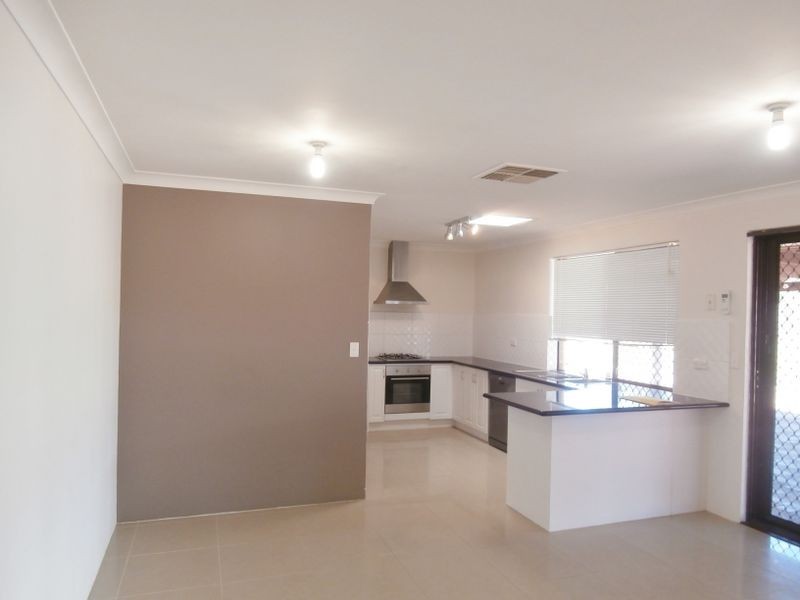 14 Lake Edge Lane, South Lake WA 6164