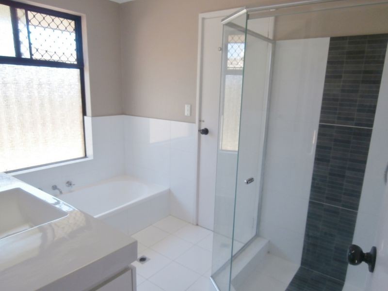 14 Lake Edge Lane, South Lake WA 6164